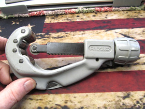 Ridgid No. 205 Tubing Cutter 1/4" to 2-3/8" Range - Extra Cutting Wheel in Knob