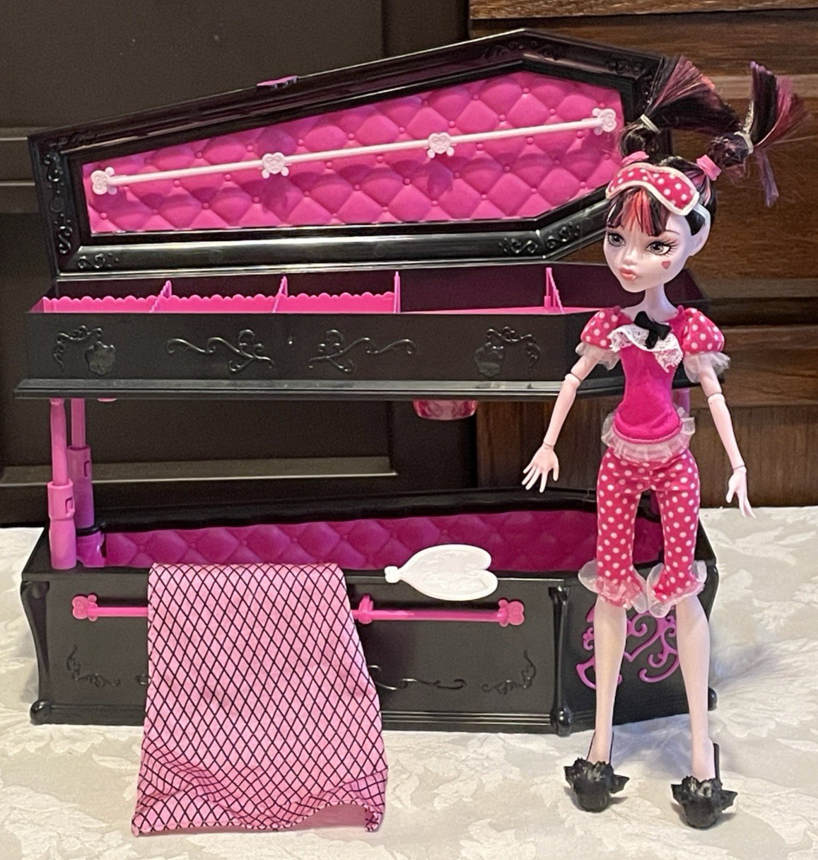 Monster High Dead Tired Draculaura Coffin Jewelry Box Playset with Doll & Access