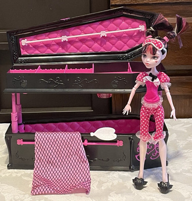 Monster High Dead Tired Draculaura Coffin Jewelry Box Playset with Doll & Access