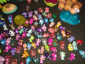 95 Hatchimals CollEGGtibles Lot Figures Hatchery Nursery Tree Playset Case