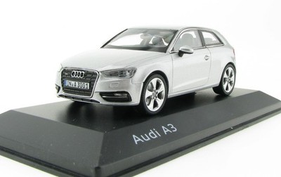 Schuco Audi A3 8V S-Line Ambition 1:43 Ice Silver Auto Model Car Modellauto