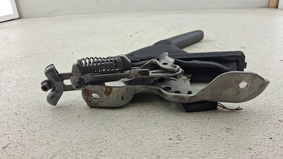 VOLKSWAGEN PASSAT 2012-2022 EMERGENCIA ESTACIONAMIENTO FRENO LIBERACIÓN MANIJA PALANCA OEM Foto 3 de 4