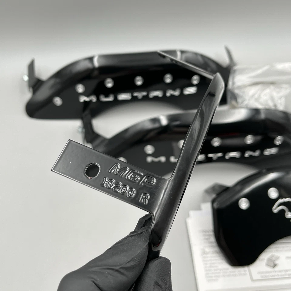 Juego de 4 cubiertas de pinza de freno MGP Ford Mustang (10200S) 2015-23 negro/plateado Foto 4 de 4