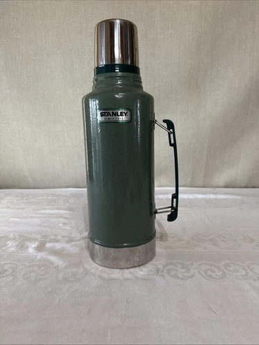 Stanley Classic Legendary Vacuum Bottle – 2 Qt / 1.9L – Hammertone Green