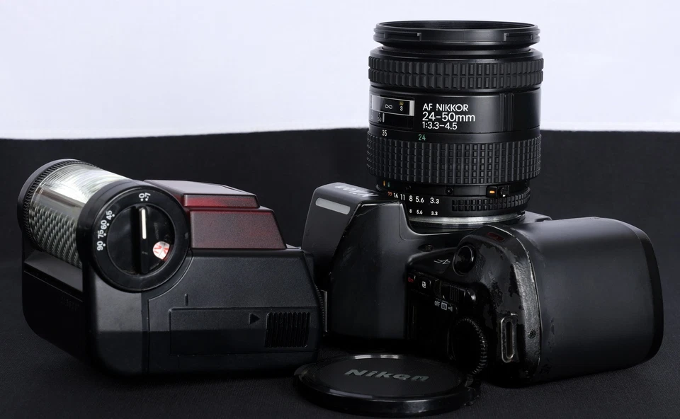 VG Nikon N8008 AF 35mm Film SLR c/w Nikon AF NIKKOR 24-50mm Zoom Lens &SB-20 Kit - Image 2 of 4