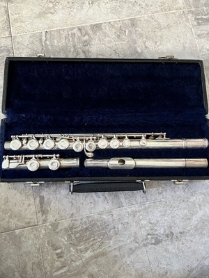Gemeinhardt Flute Model M1. Good Working Condition with Hard Case
