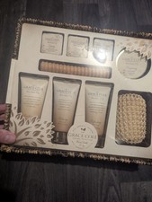 Image of THE GRACE COLE GIFTING COLLECTION WARM VANILLA AND FIG GIFT SET