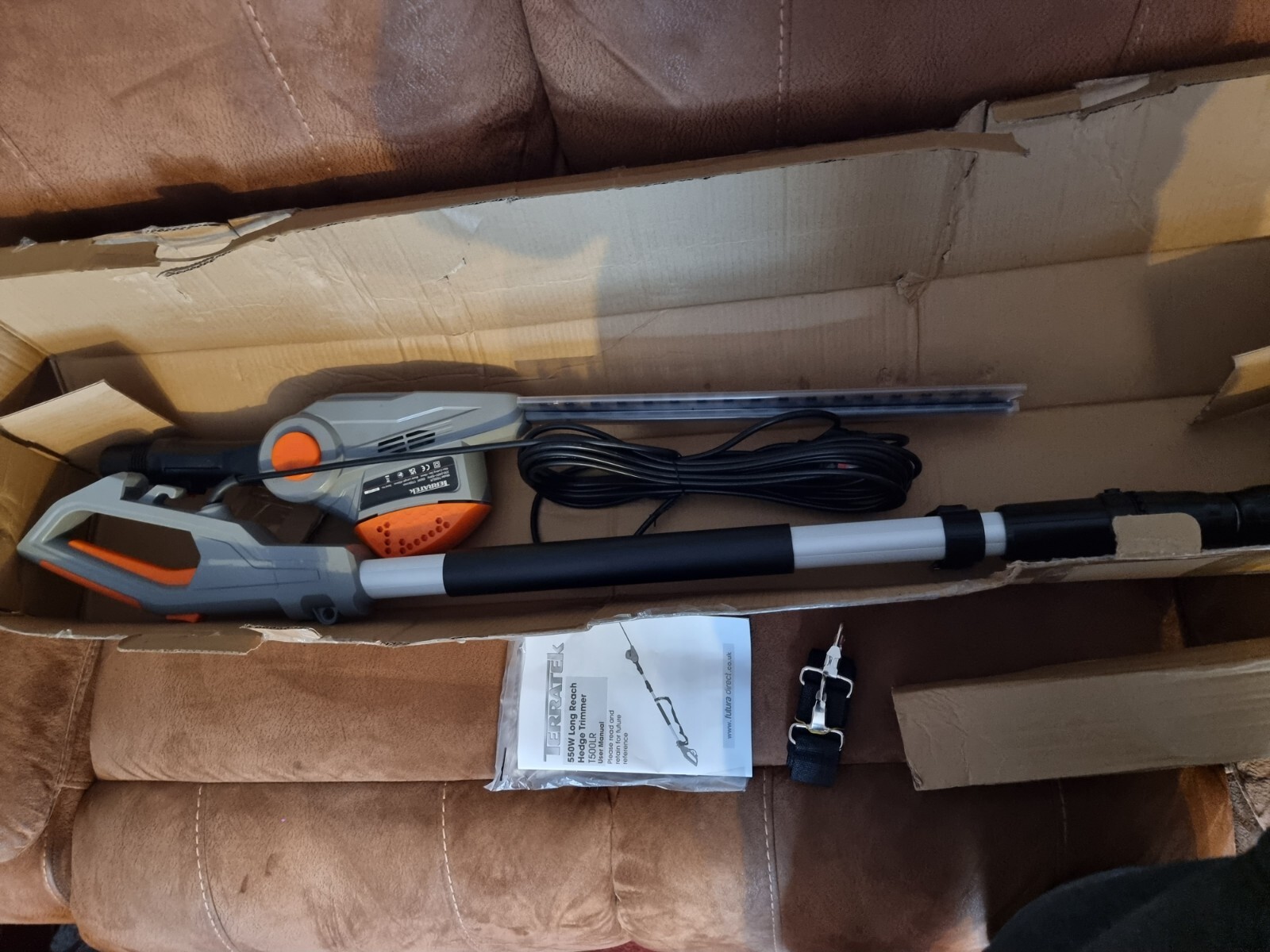 Terratek Corded Telescopic Hedge Trimmer 550W 2.75M Long Reach Pole