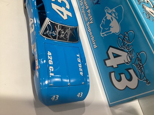 1/24 Racing Champions #43 Richard Petty 1970 Plymouth Superbird handsigniert - Bild 3 von 3