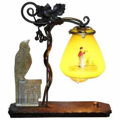 IMPRESIONANTE LÁMPARA DE MESA CIRCA 1930 BRONCE PÁJARO Y HIERRO FORJADO PANTALLA DE VIDRIO PINTADO - Imagen 1 de 4
