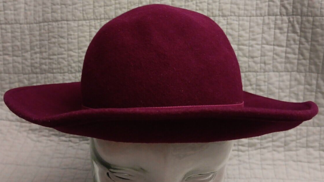 Vtg Women display picture 3