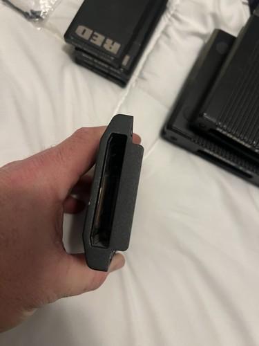 Moduł Red One SSD z 4 64gb czerwonymi magazynami i dwoma czytnikami. - Zdjęcie 3 z 8