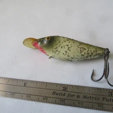 FISHING LURE UNKNOWN 2" MINNOW ROCK HOPPER GREEN BACK & WHITE GLITTER NEEDS HOOK