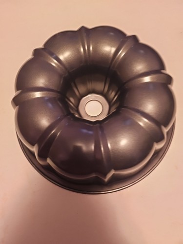 Baker’s Secret Essentials Bundform Pan, 10" - Picture 4 of 7