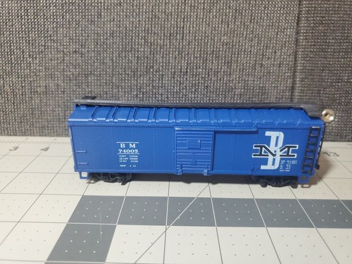 HO Scale AHM 5279 "Boston and Maine" 40' Boxcar BM 74005 READ - Picture 4 of 11