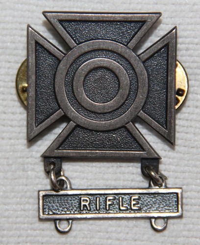 ORIGINAL VIETNAM U.S. ARMY EXPERT MARKSMAN QUALIFICATION BADGE WITH RIFLE BAR