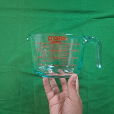 Pyrex 4 Cup Glass Measuring Cup 1 Quart 1000 ml Red Lettering Made In USA