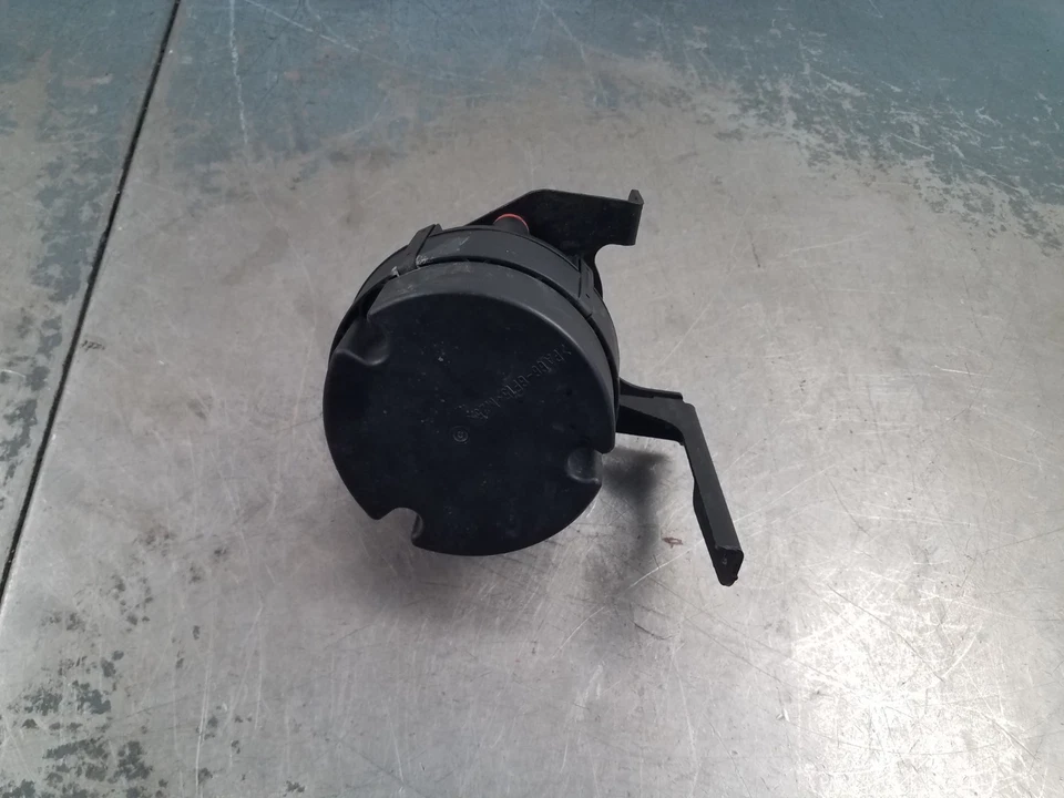 2008 梅赛德斯奔驰 AMG C 63 二级空气喷射泵 #9566 K2 — 第 3/4 张图片