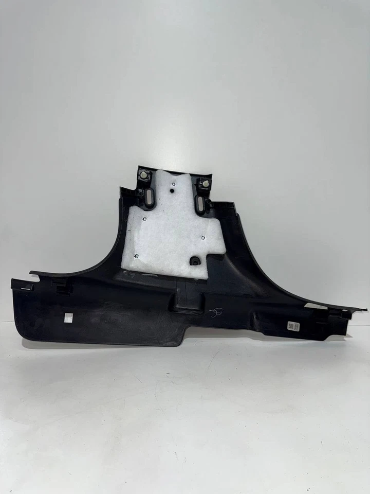 Panel de ajuste inferior del pilar B del pasajero derecho Mopar 70DX9AC 2015 usado OEM Chrysler 2 Foto 2 de 3