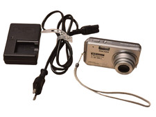 Ricoh Caplio R50 10,0 MP Digitalkamera 2 GB SD Karte - Silber