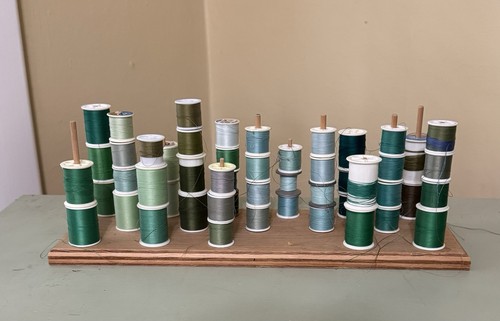 Large Lot Of Sewing Thread In Various Colors - Picture 3 of 6