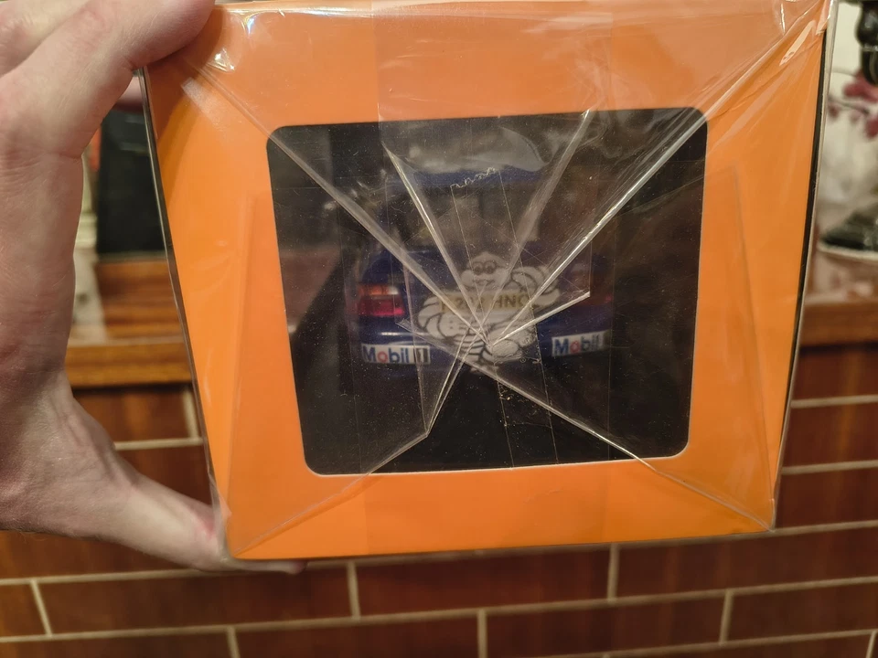 Ford Escort RS Cosworth Pilot Rac Rally 1993 1:18 Ixo - Immagine 3 di 4