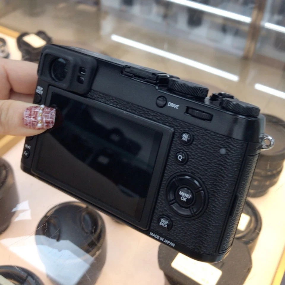 Fujifilm X100T Digital Camera with 23 mm f/2 Fixed Lens 16.3 MP English Language - Image 2 of 4