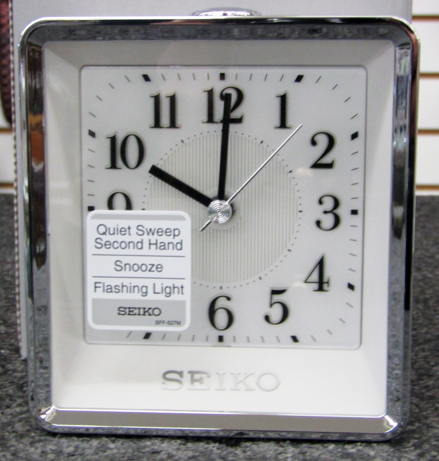 SEIKOALARM CLOCK SILVER TONE METALLIC CASE BEEP ALARM & SNOOZE