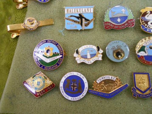 #D409. ONE HUNDRED (100) BOWLING CLUB LAPEL BADGES - Picture 8 of 11