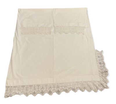 white lace edged pillowcases