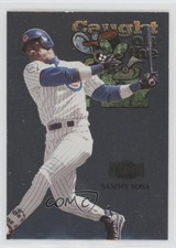 1999 Skybox Metal Universe Caught on the Fly Sammy Sosa #242 0hd6
