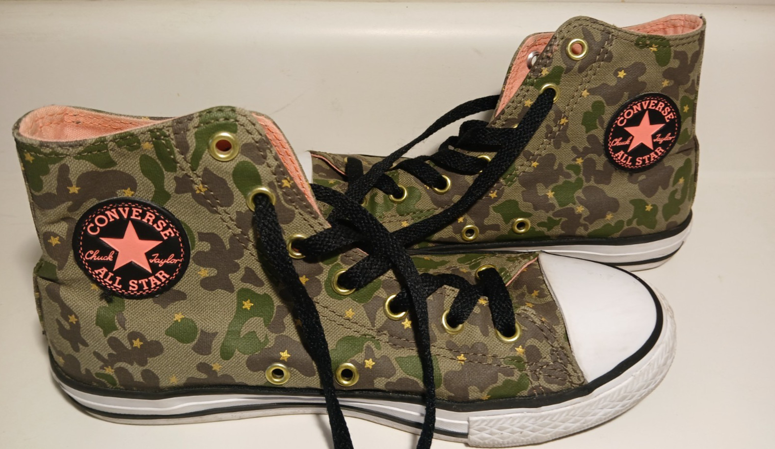 Converse Chuck Taylor All Star Kids Shoes Sneakers Size 4 Camo with Pink