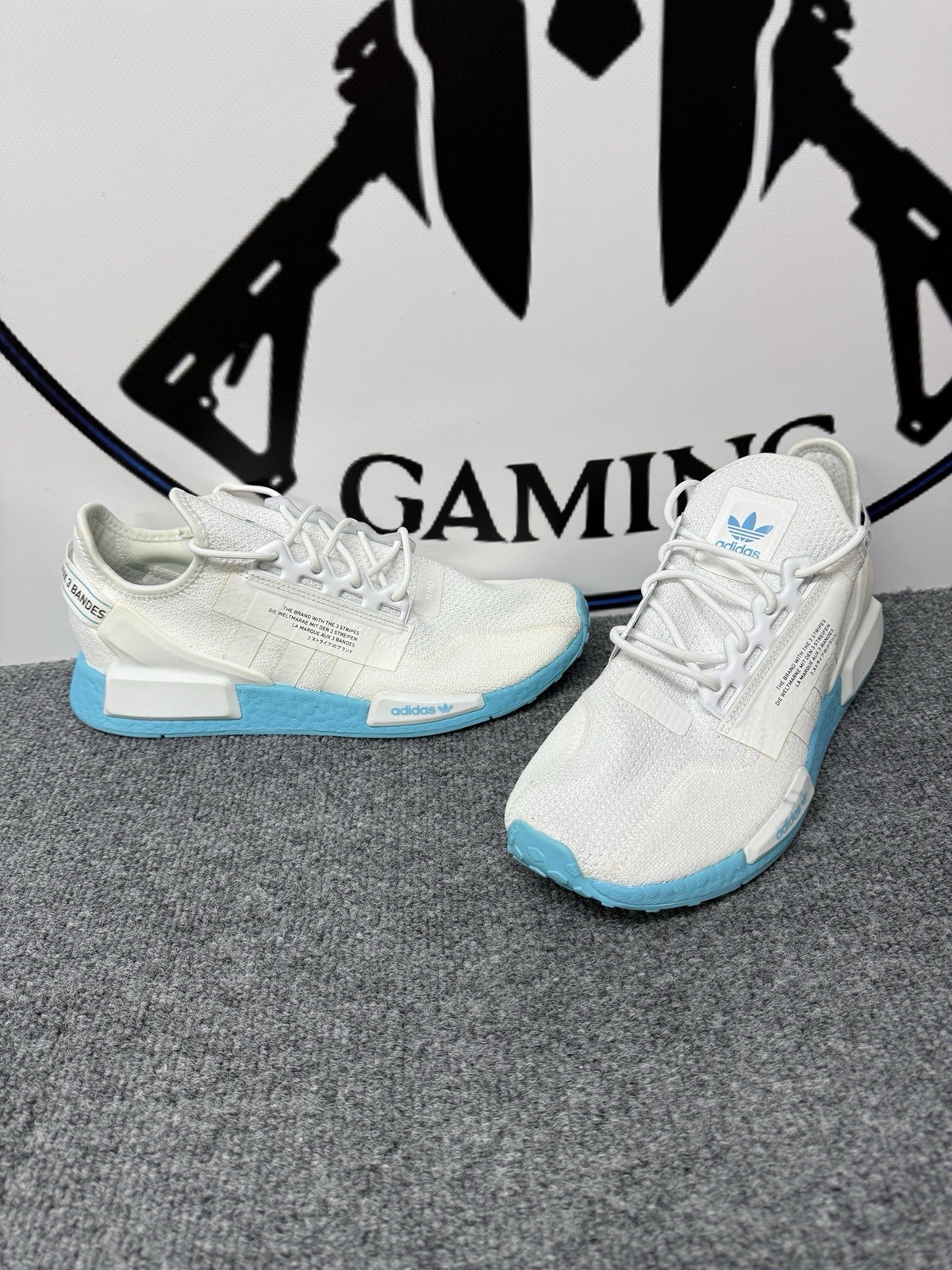 SAOLA Scarpe uomo Adidas NMD R1.V2 TAGLIA 11 BLU E BIANCO SPEDIZIONE GRATUITA!