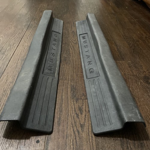 05-09 Ford Mustang Sill Scuff Kick Plates L/R Pair - Picture 2 of 11