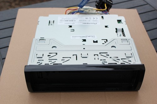 Pioneer DEH-X3600UI Car Radio and CD RDS Receiver - Picture 2 of 12