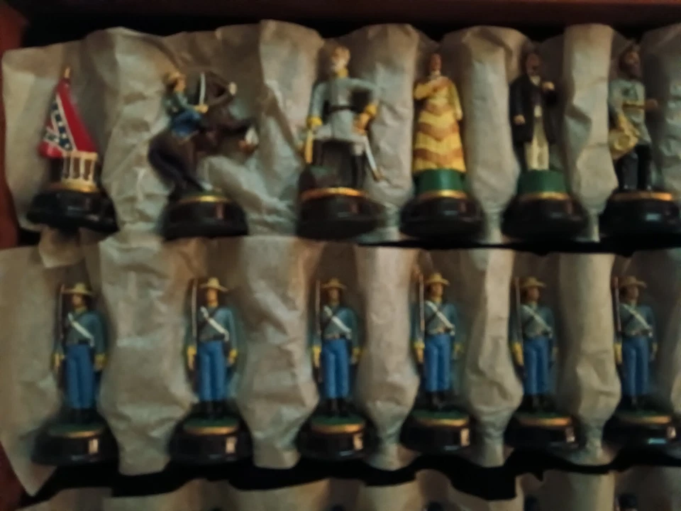 Juego de ajedrez y tablero de caoba de la Guerra Civil Foto 2 de 4