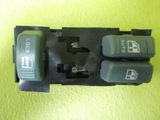 95-03 Chevrolet S10 Blazer Front Door Lock & Window Switch OEM 19244656