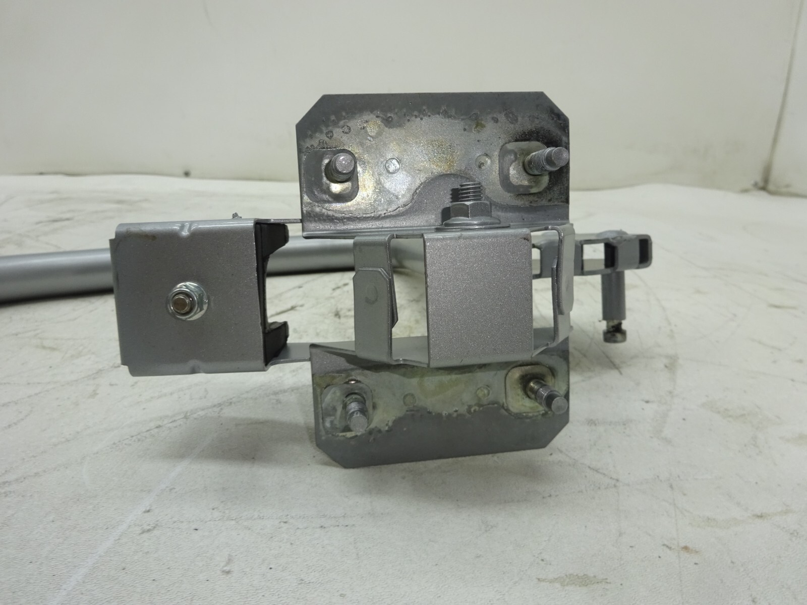 2014-2017 Maserati Ghibli Rear Right Trunk Hinge Support Bracket OEM DE230897