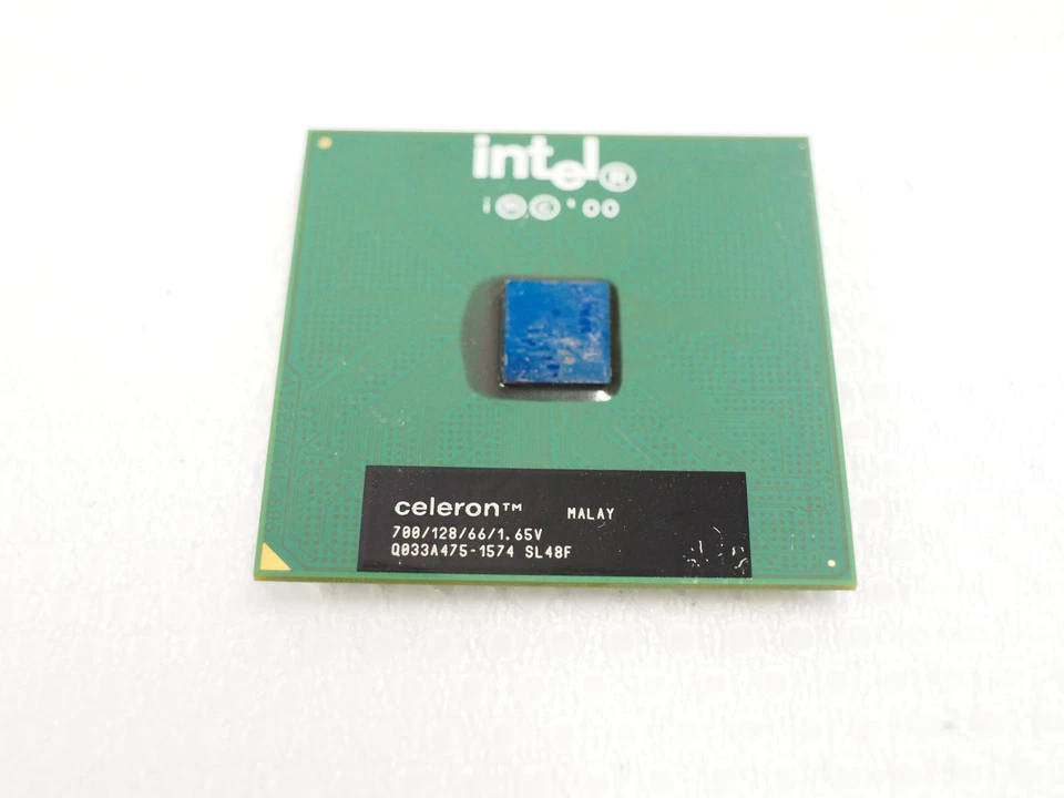 INTEL Celeron 700/ 128KB/ 66MHz/ 1.65V Socket 370 SL48F CPU - Image 2 of 4