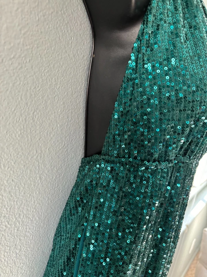 Mono envolvente de lentejuelas verde Bella & Bloom Dream Come True talla pequeña lazos al tobillo Foto 3 de 4