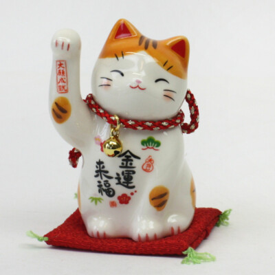 Manekineko Kinfuku, die Katze die das Geld herbeiwinkt
