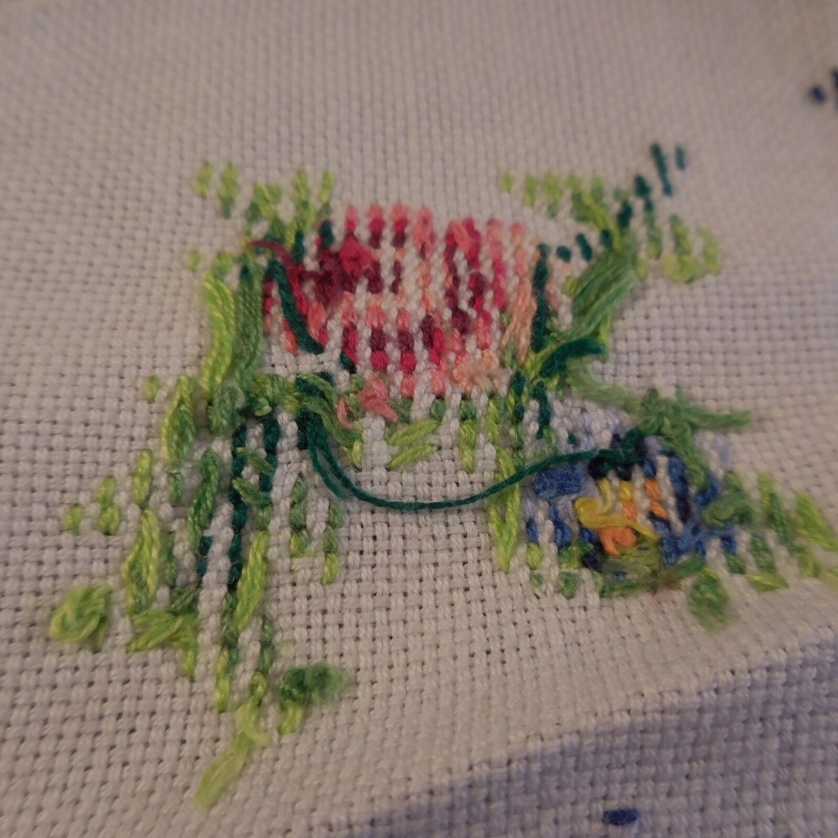 TRES JOLIE BRODERIE ANCIENNE FAIT MAIN POUR CETTE NAPPE 1,02 m/1 TRES JOLIE BRODERIE ANCIENNE FAIT MAIN POUR CETTE NAPPE 1,02 m/1