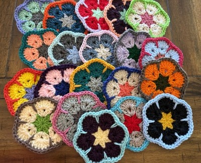 Lot of 20 4.5'' Assorted AFRICAN FLOWER HEXAGON Blocks Crochet Afghan