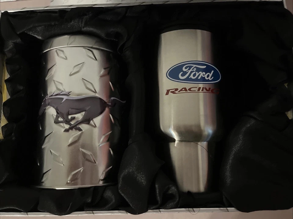 Juego de regalo vaso y bote Ford Racing Foto 2 de 4
