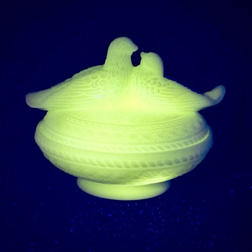 RARE Vintage GLOWS Westmoreland Love Birds On Nest White Milk Glass UV REACTIVE!