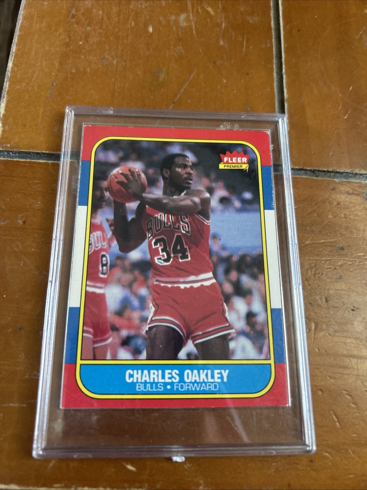 1986-87 Fleer - Charles Oakley #81 (RC) in hard card protector