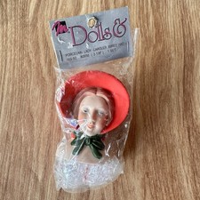Vintage 1993 Mangelsen  s Doll Porcelain Lady Caroler Head  Hands 3 1/8  169-92