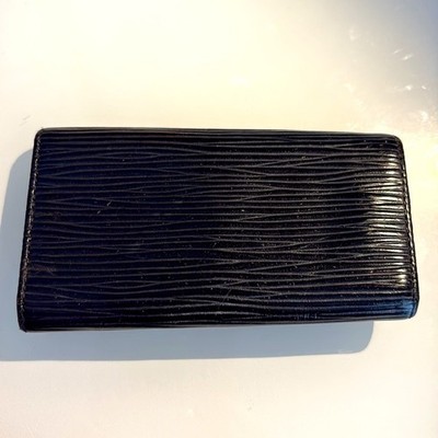 Louis Vuitton Black Epi Leather 4-Key Holder Snap Closure
