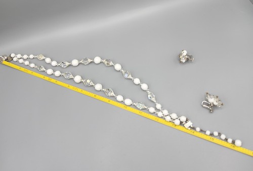 Collar y pendientes de cuentas de cristal AB y vidrio de leche con hoyuelo de 2 hilos Vendome raro - Imagen 12 de 12
