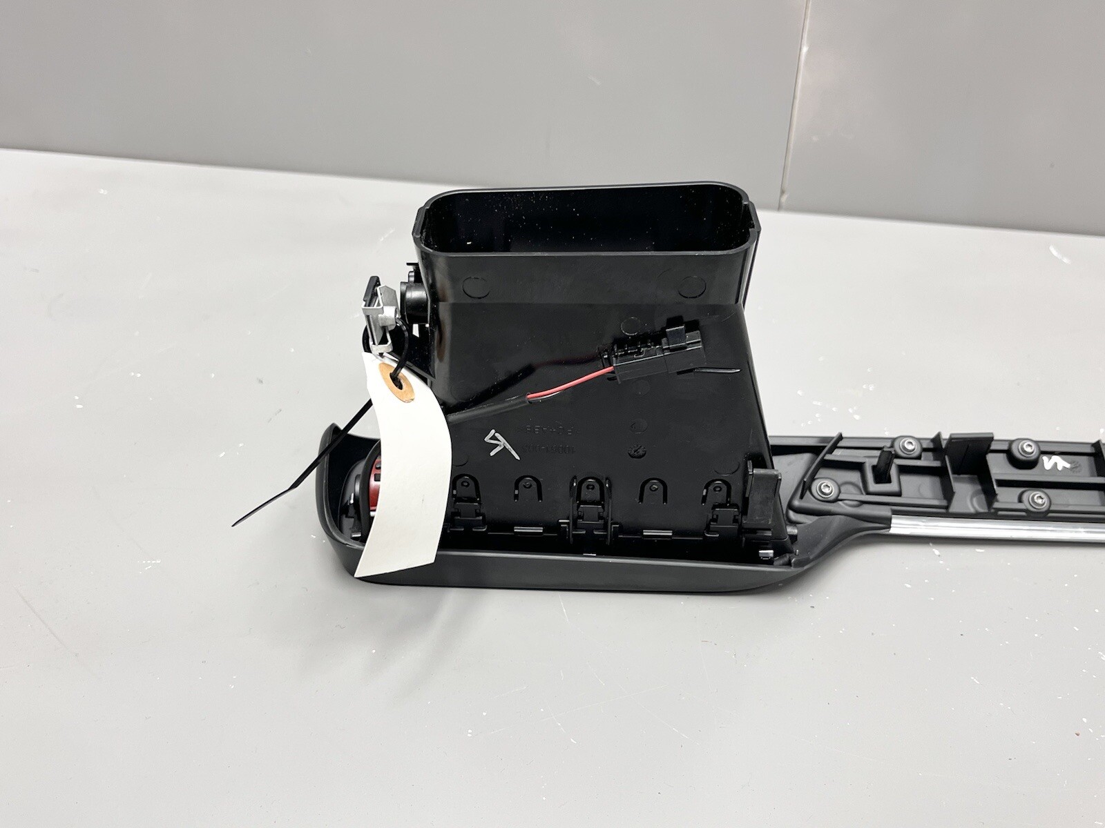 ⭐️2017-2020 MASERATI LEVANTE DASH RIGHT BEZEL MOLDING AC AIR VENT GRILLE OEM